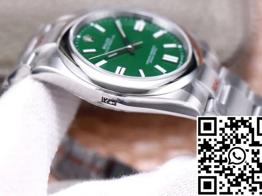 Rolex 41MM Green M124300-0005 Perpetual EW Oyster Dial Factory 0127